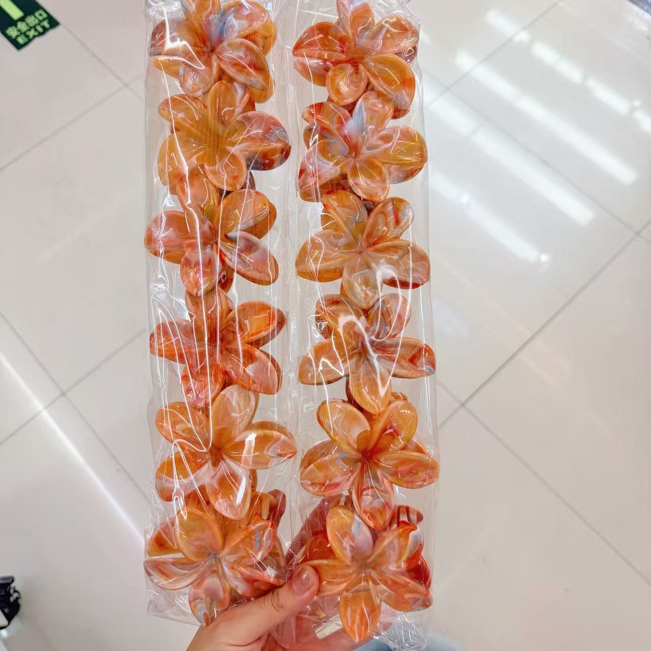 Europa y los Estados Unidos explotaron 8CM huevo flores clip de cabello de alta calidad para mujeres agarrar el cabello de tiburón color caramelo transfronterizo agarrar clip de cabello