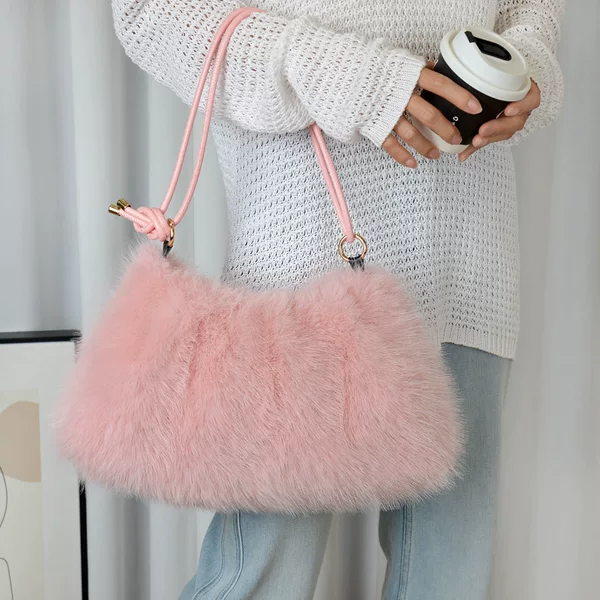 2025 New Large-Capacity Women's Shoulder Bag, Fashionable and Stylish Plush Underarm Bag, Crossbody Commuter Fur Bag, Light Luxury