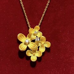 中国風の軽い豪華なレトロなシルクのモクセイの花はダイヤモンドの大衆の設計文モクセイのネックレスを入れて立体感の赤い本を引きます。