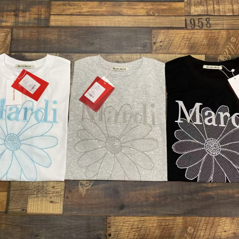 26 Spring/Summer Short-Sleeved Embroidered Daisy Letter Sequin T-Shirt 26 Spring/Summer Short-Sleeved Embroidered Daisy Letter Sequin T-Shirt