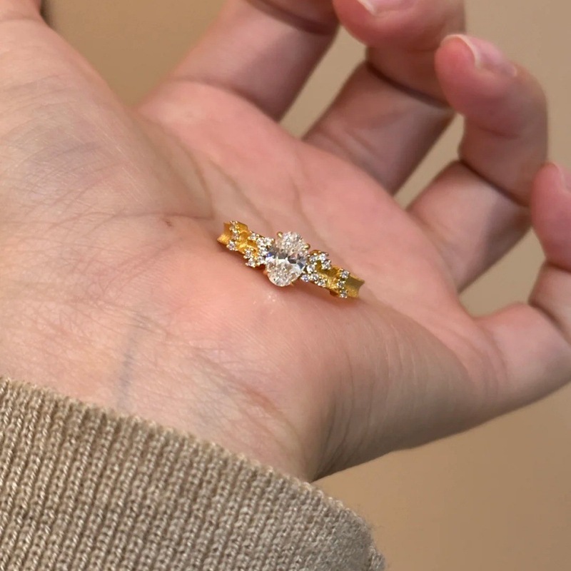中古ブラッシュドピジョンエッグジルコンリング女性用レトロライト高級ハイエンドニッチデザインユニークなオープン人差し指リング|undefined