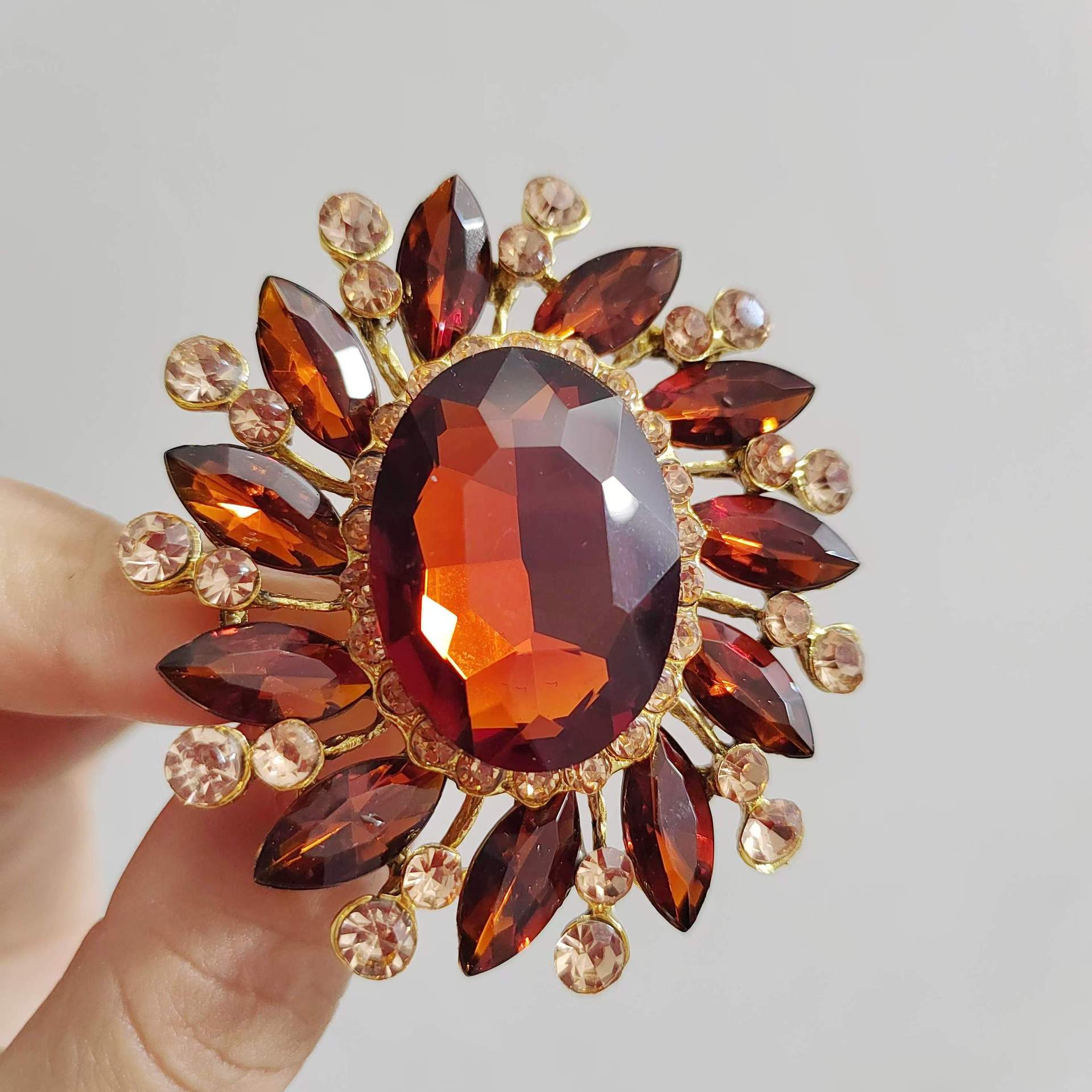 Exkluzív vintage strasszos bross elegáns női ékszer kiegészítő_voghion.com