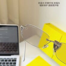 这个价格太卷了！2025新款变色老花镜中老年高档高清男女时尚防辐