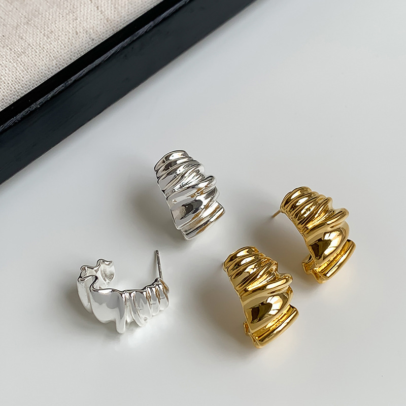 European and American niche design twisted pleated earrings 2024INS high-grade irregular geometric metal earrings wholesale