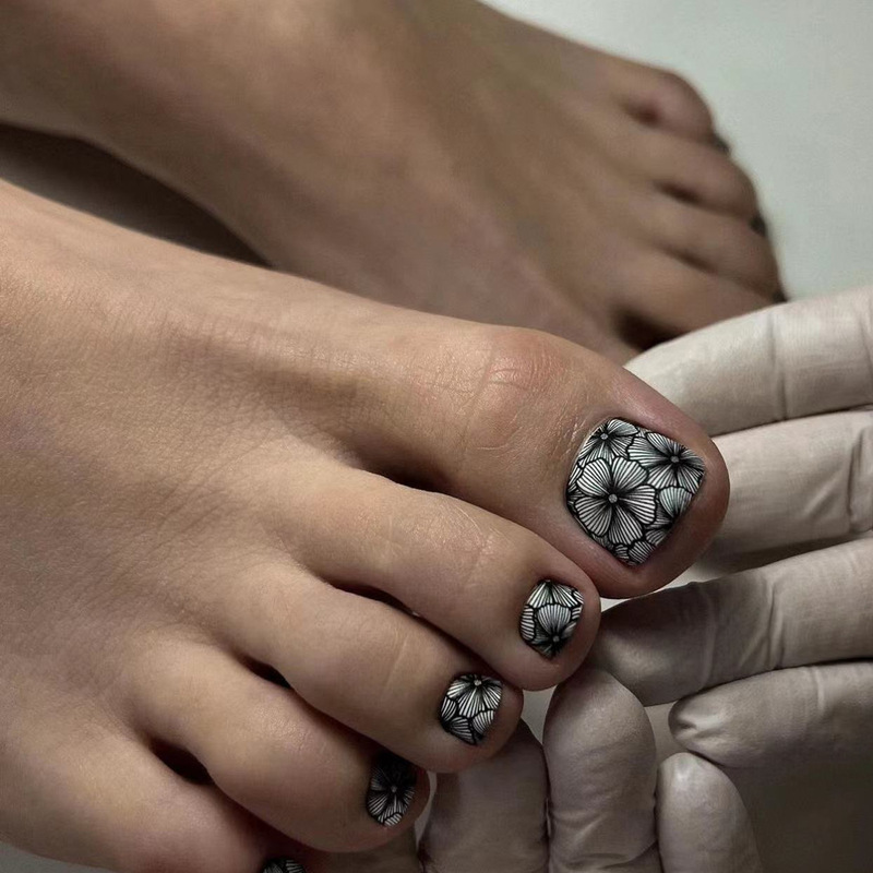 Black and White Hand-painted Full Face Flower Design Matte Wear Nail Toenail Nail Patch Summer Simple Style False Nail