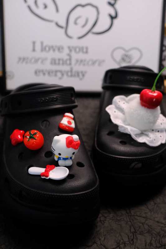 夏のスリッパ靴花漫画ハローキティ下駄アクセサリー靴バックル靴花セット diy アクセサリーリトルレッドブック|undefined