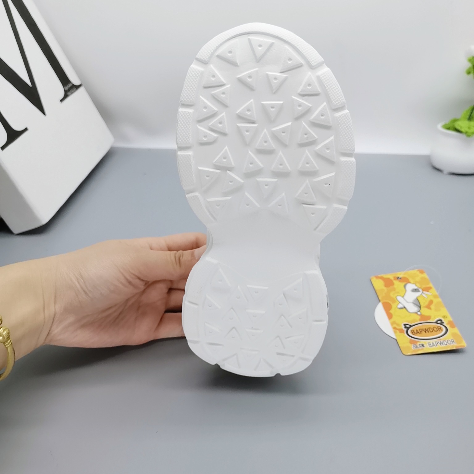 Zapatillas deportivas para niños, tallas 27-31, nuevo modelo de malla única, calzado deportivo infantil, zapatillas para correr con suela ligera.