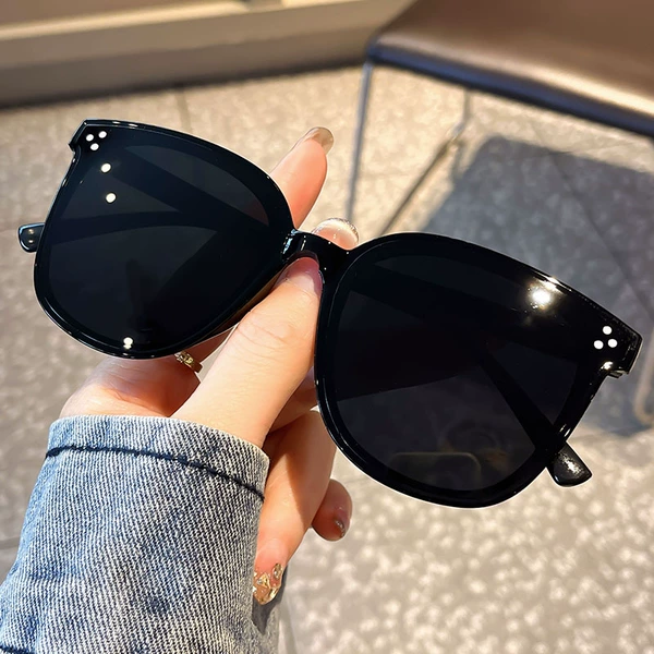 Black and white dot sunscreen sunglasses