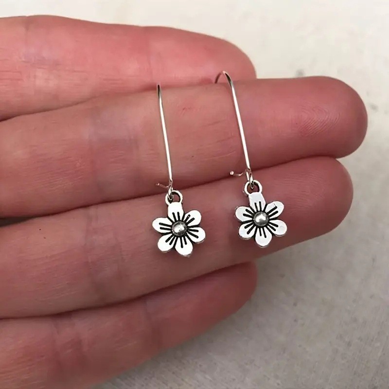 Cross-border foreign trade ancient silver exquisite pendant daisy flower earrings ladies cute fashion jewelry accessories factory direct sales