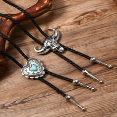 欧米のbolo tie波洛は愛の緑の松石の牛の頭の蝶の長いタイプのpuのネックレスのシンプルな復古のネックレスを襟ます。