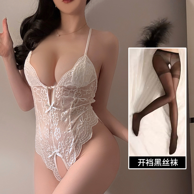 Ropa interior sexy seduce a su esposo, ropa interior clara y divertida, sexo de alto nivel, diversión al aire libre, exposición, entrenamiento, deseo puro, viento y cabello