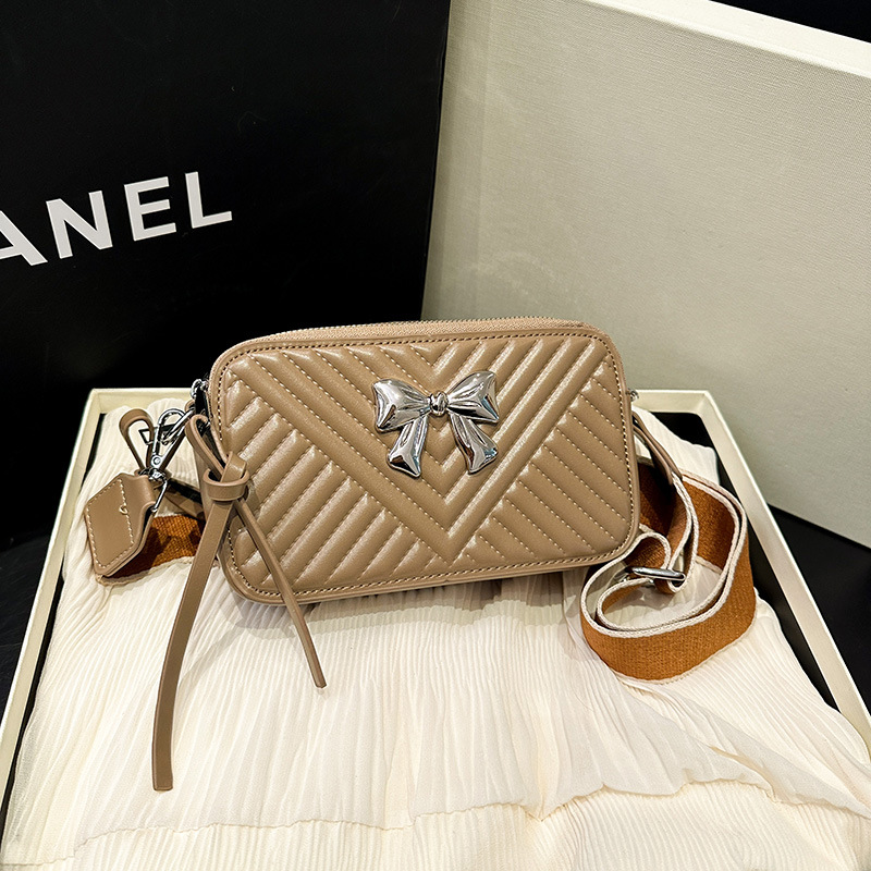 Bolsos transfronterizos para mujer 2024 nuevo bolso de cámara de todo fósforo de moda de alta gama casual simple bolso cuadrado pequeño de mensajero de un solo hombro