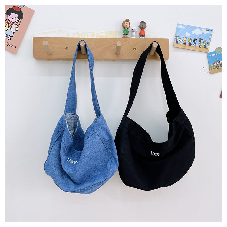 Solid Color Fashion Canvas Zipper Black Beige Blue Shoulder Bags display picture 5