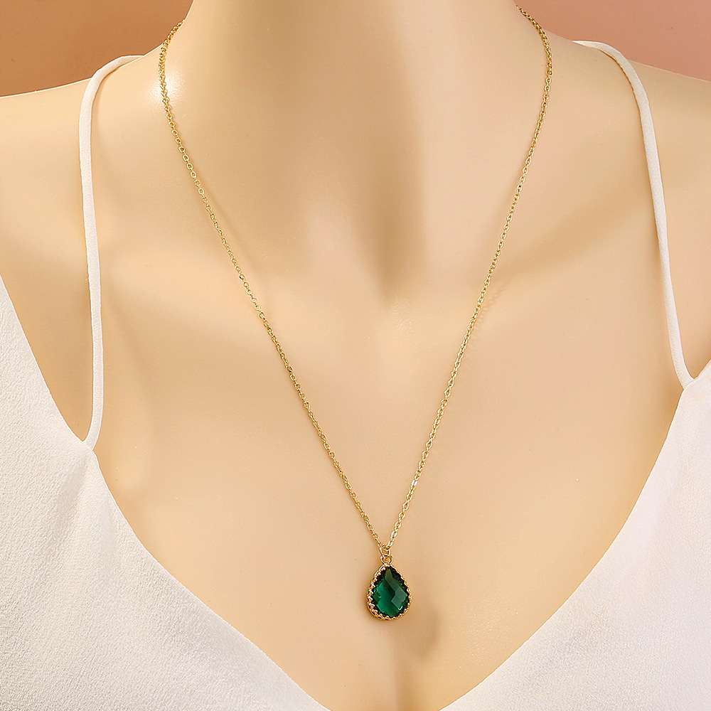 Simple Multi-layer Emerald Zircon Water Drop Necklace display picture 8
