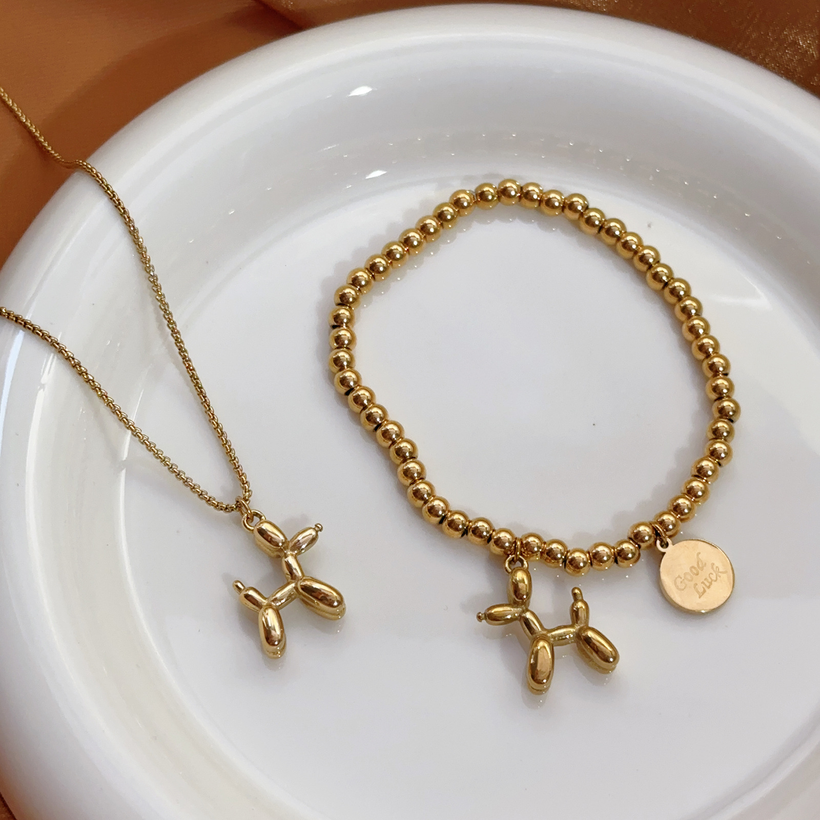 Estilo coreano ins lindo aire cachorro pulsera collar salvaje mujer 18k oro transfronterizo titanio acero joyería no desvanece luz de lujo