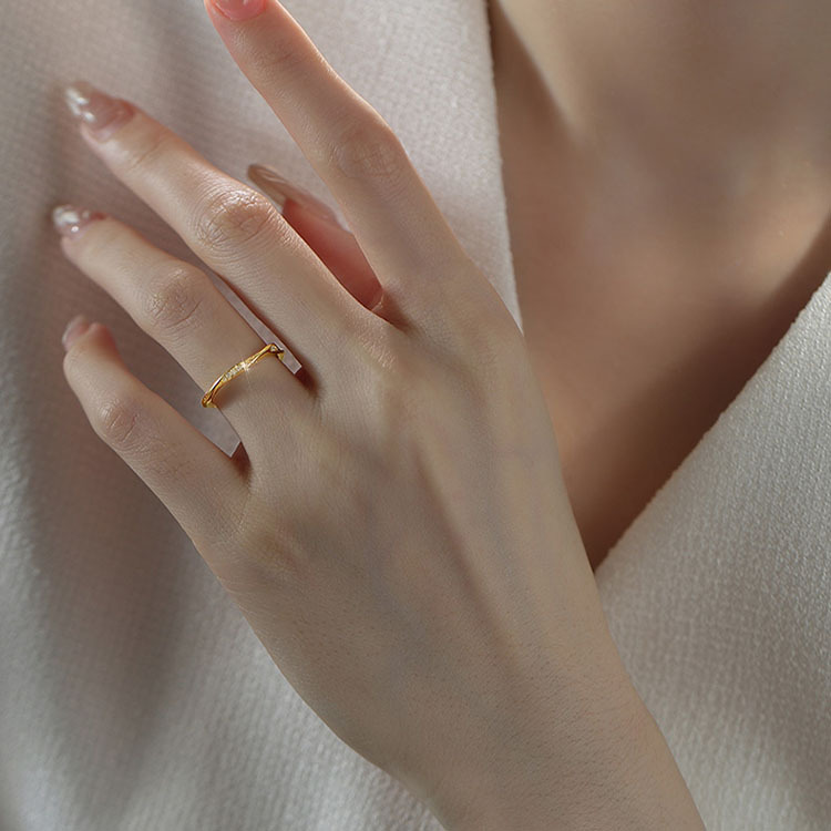 Möbius-ring med diamanter til kvinder unikt design_voghion.com