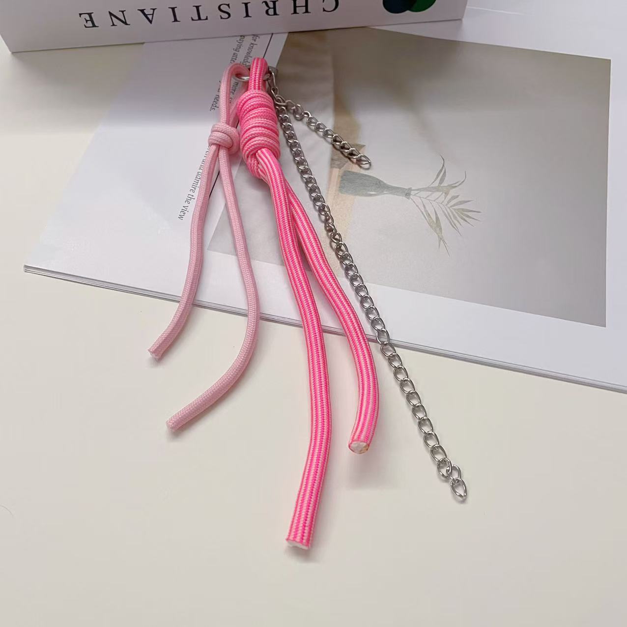 장미 줄무늬 밧줄