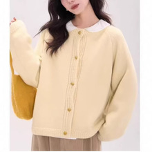 韩系感纯色木扣针织开衫新款显瘦洋气厚毛衣女软糯奶黄色宽松外套