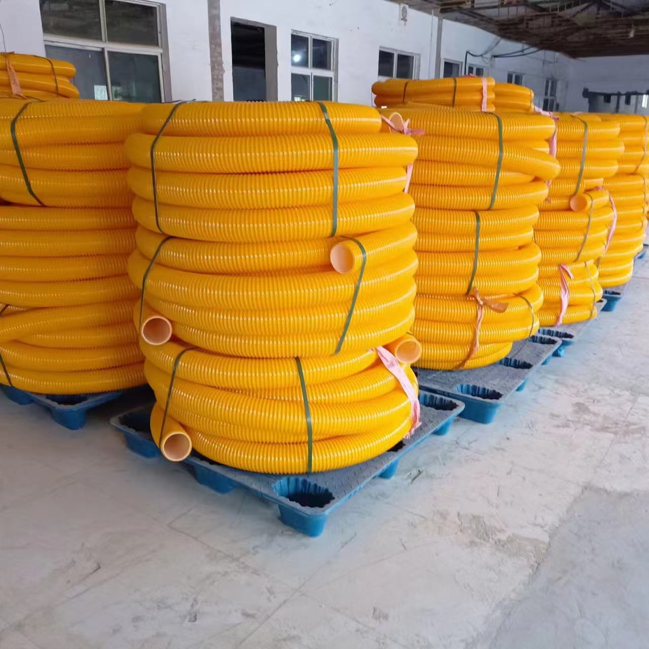 Manufacturer wholesales 4-inch yellow and white beef tendon pipes for sewage suction and drainage, P