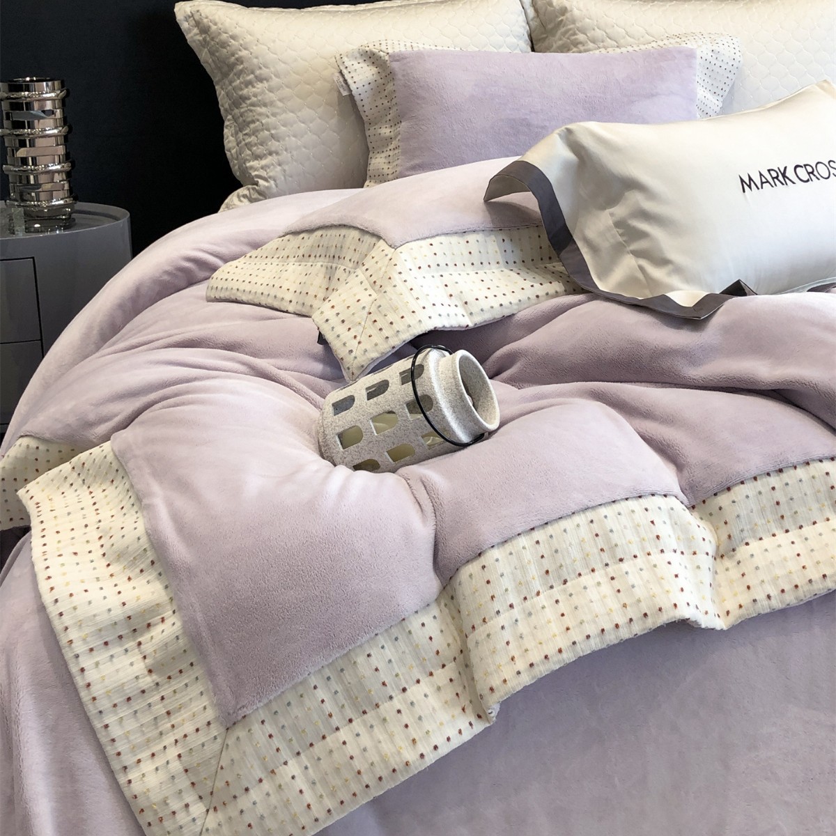 Malochi French-Style High-End Cloud-Like Warm Velvet Bear Fleece Four-Piece Set with Polka Dots, Warm Bedding and Christmas-Themed Bedding