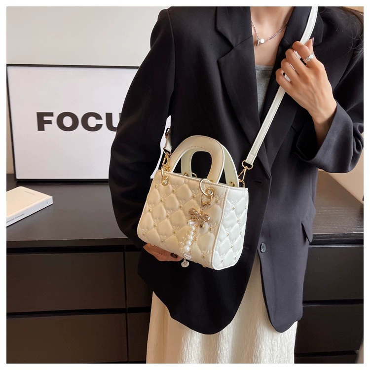 Handheld shoulder bag with diamond pattern, high-quality style, western style