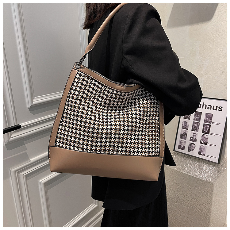 Retro Woolen Cloth Houndstooth Crossbody Tote Bag Wholesale Nihaojewelry display picture 6