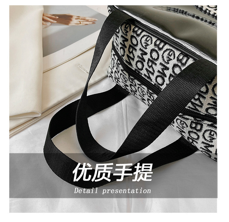 The makeup and toiletries bag can enhance the appearance level. The transparent PVC makeup box is portable and has a large capacity undefined