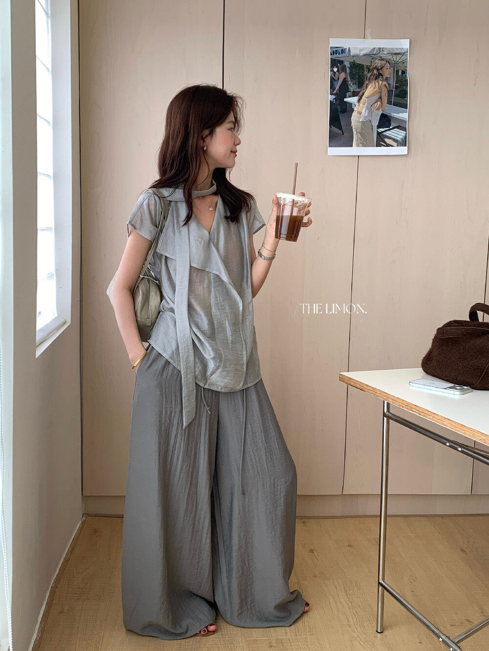 Áo sơ mi nữ linen cổ V tay dài phối dây rua, thiết kế thanh lịch mùa hè 2026 — Bột cam, xanh lá cây, màu xám, màu mơ chi tiết 28
