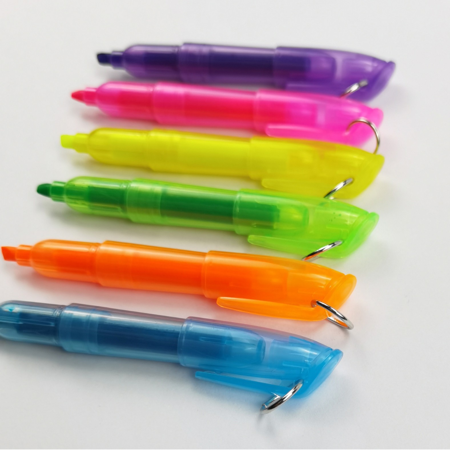Yumshoq boshli fluorestentli marker - chizish va rasm qilish uchun