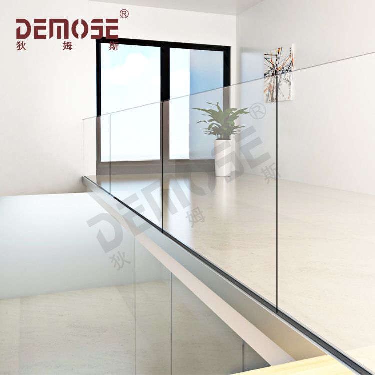 不锈钢预埋玻璃U槽栏杆 实木龙骨楼梯无框玻璃栏杆 厂家设计