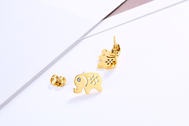 Fashion Geometric Stainless Steel Titanium Steel 18K Gold Plated Earrings display picture 10