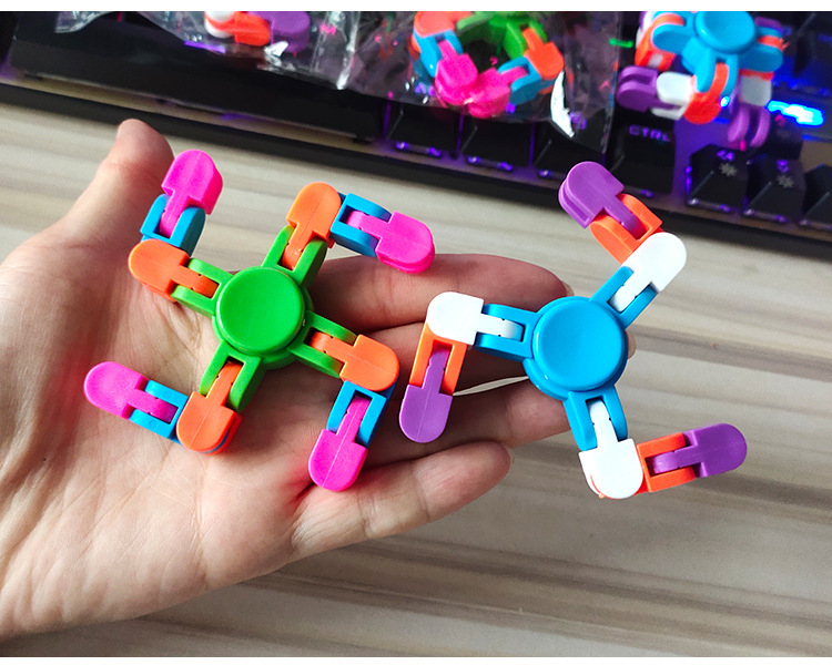 Variety Of Fingertips Gyro Decompression Chain Gyro 4-section Bicycle Chain Gyro Decompression Toy display picture 7