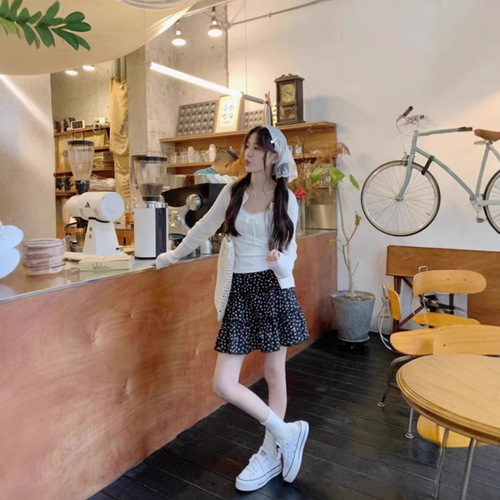 Korean-style black floral half skirt for women, summer 2025, cake skirt half skirt, petite A-line skirt, short skirt