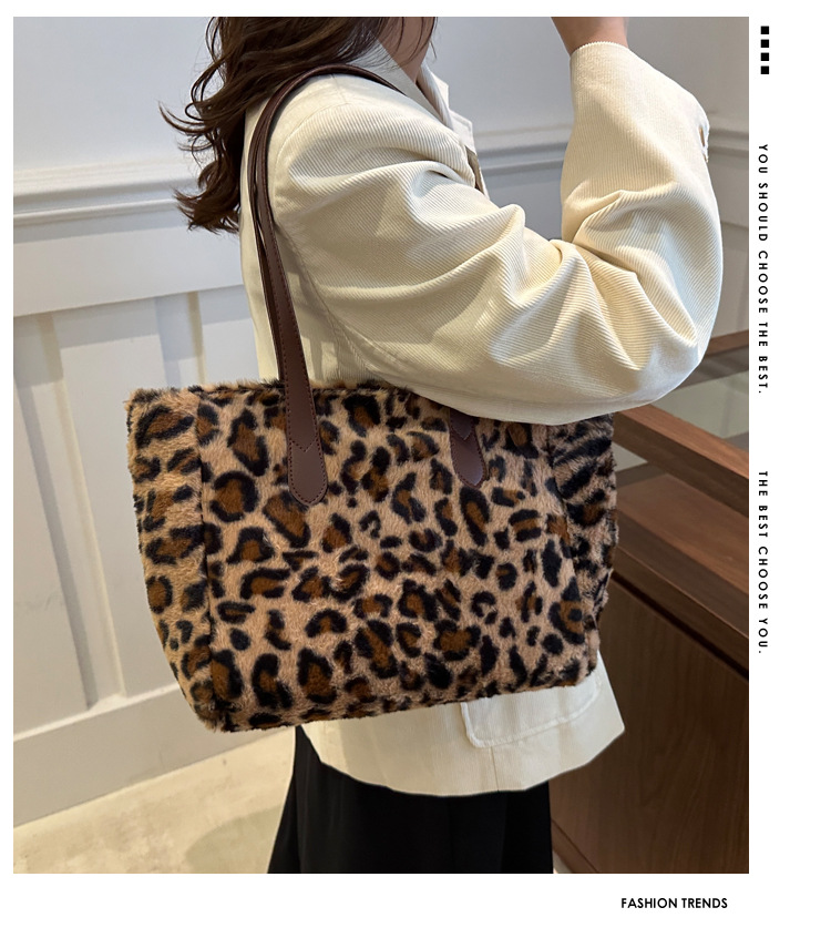 Cross-border quality plush bag, women's leopard print large-capacity tote bag, new lightweight Korean-style fashionable commuting single-shoulder bag details Picture