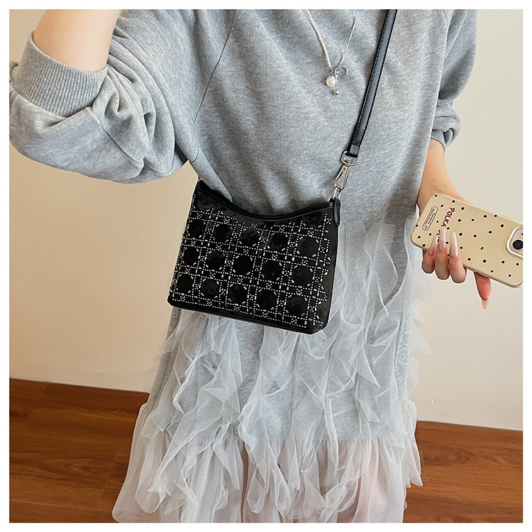 Summer handbag, women's hand-held armpit pillow bag, 2025 new style diamond-encrusted design, single-shoulder fashionable crossbody bag undefined