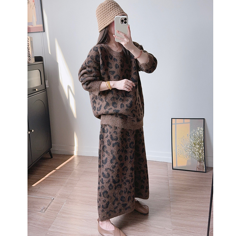高级感圆领豹纹套头毛衣女套装2025秋冬新款软糯针织半身裙两件套