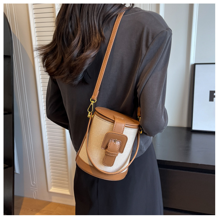 Bolso de lujo ligero estilo retro para mujer, nuevo estilo 2025, de lona con bloques de color, versátil, tipo bandolera de nicho