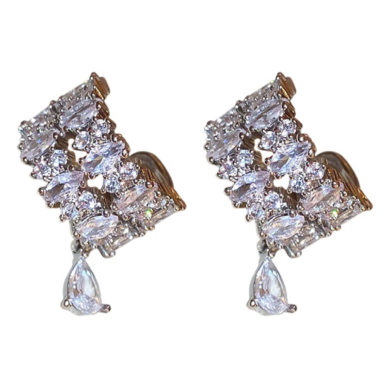 Ear-less Light Luxury Zircon Water Drop Ear Clip Earrings Fashion Simple Small Elegant Exquisite High-end Sense Earrings for Women