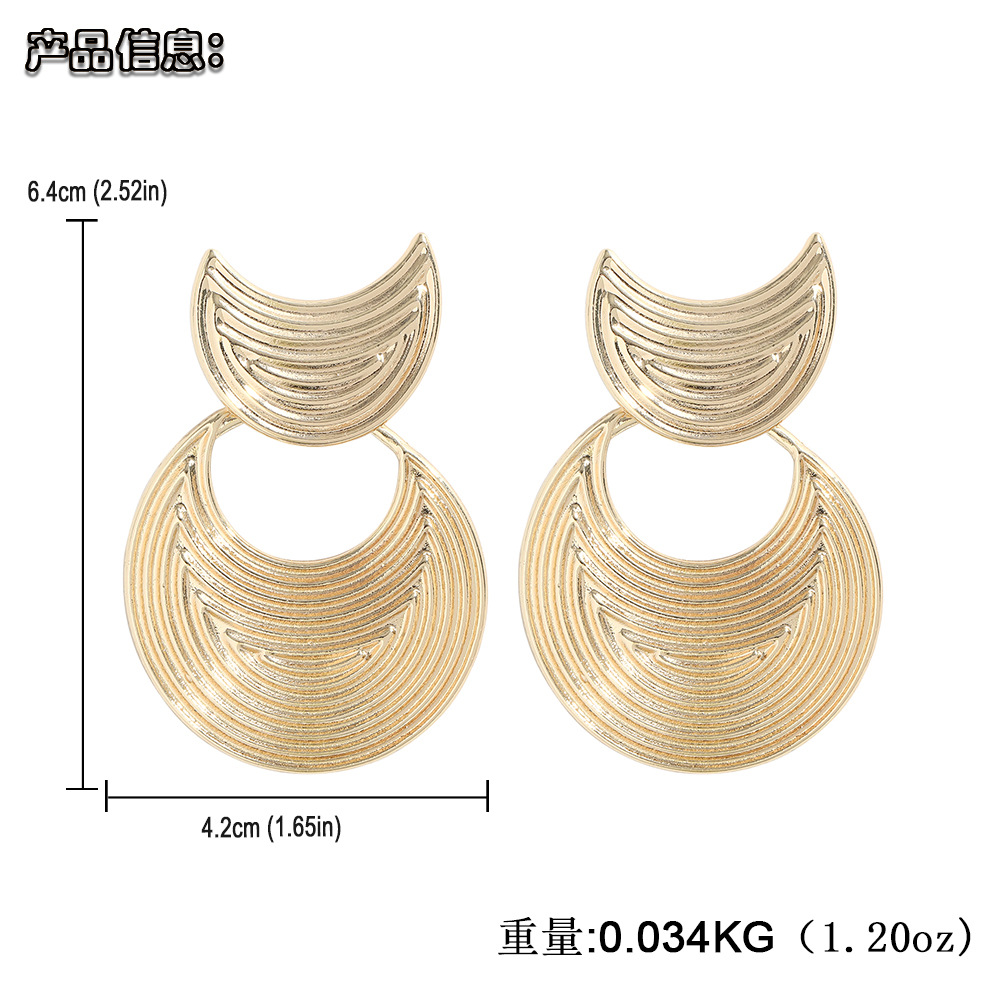 Vente En Gros Boucles D&#39;oreilles Simples En Forme De Croissant De Texture Multicouche display picture 1