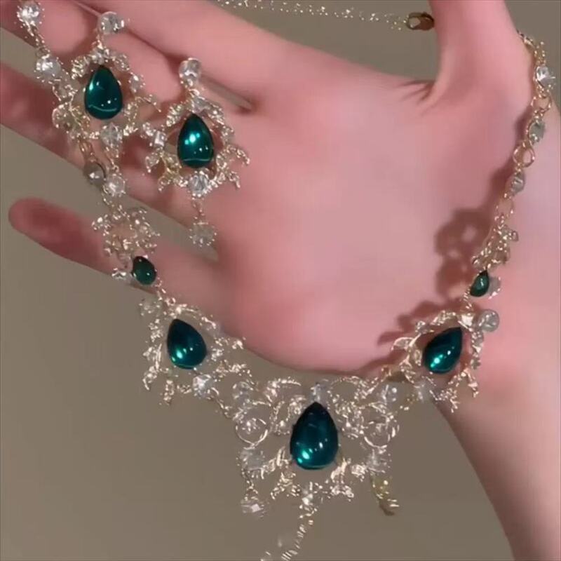 Cross-Border New Style Green Water Drop Geometric Necklace and Earring Set, Light Luxury, High-End, Sparkling Dress and Evening Accessories Cross-Border New Style Green Water Drop Geometric Necklace and Earring Set, Light Luxury, High-End, Sparkling Dress and Evening Accessories
