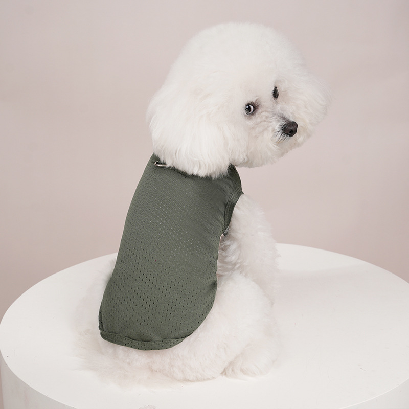 Primavera y verano nuevo estilo mascota gato perro ropa chaleco agujero camiseta transpirable pequeño y mediano peluche bichon perro ropa al por mayor
