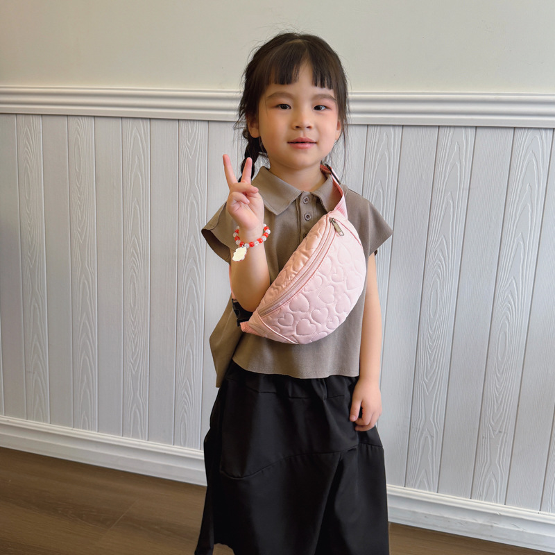Bolso de pecho para niños y niñas de color sólido simple dulce amor estilo occidental mini bolso de mensajero para bebés 2025 nuevo bolso para niños