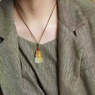 Jade Crafts Natural Xinjiang Hetian Jade Russian Material Old Material Pretty Sugar-Colored Goldfish Pendant Women's Jade Pendant with Certificate