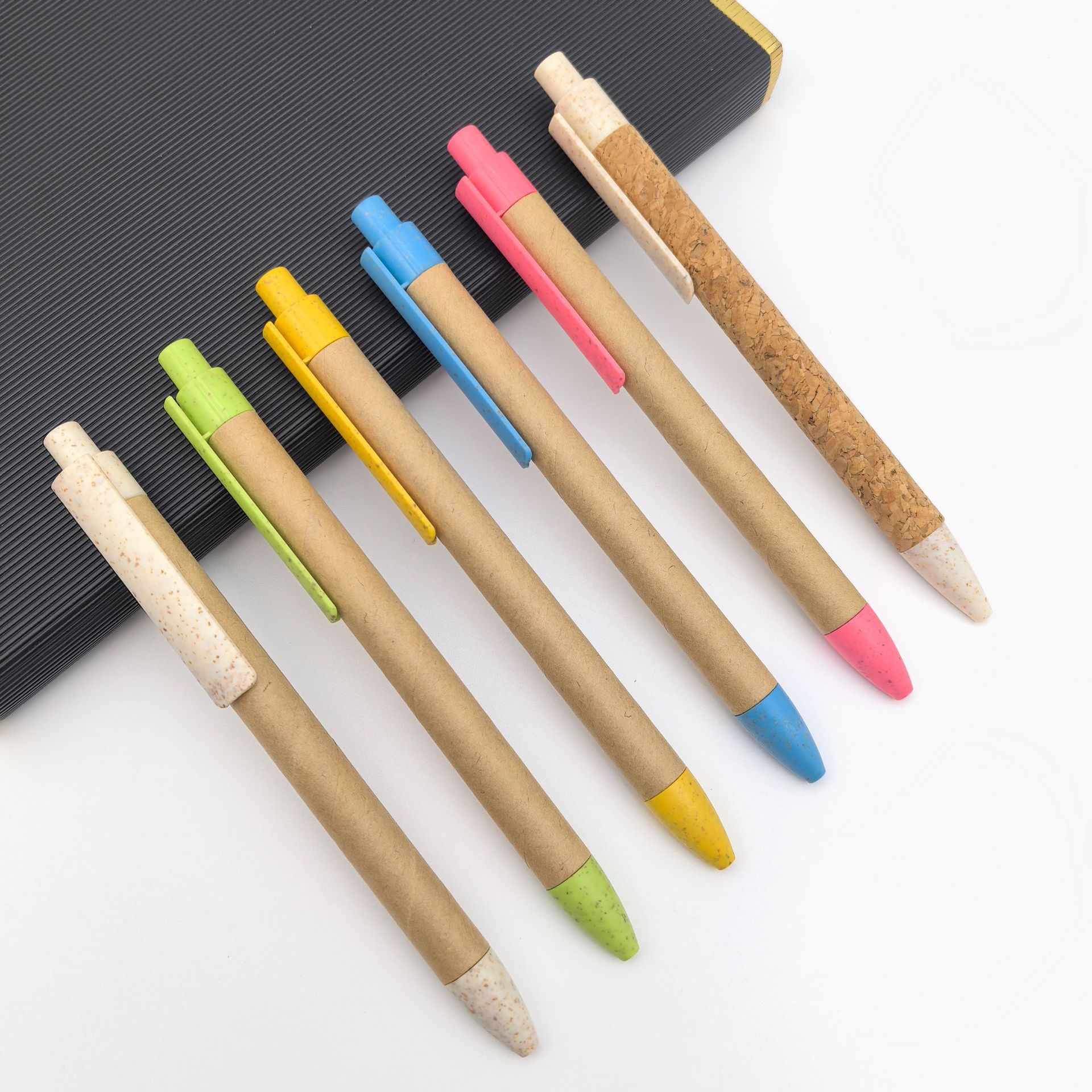 Bolígrafo de bolas de tubo de papel de venta en caliente transfronteriza con agujeros de respiración en la parte superior del material de paja degradable papel kraft