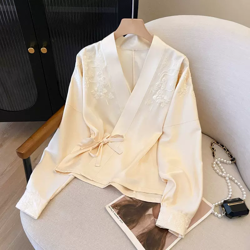 实拍2024秋季新款刺绣中式上衣飞机袖汉服上衣女
