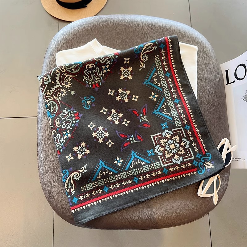 Bufanda de seda con estampado retro americano, moda salvaje 68 bufanda cuadrada pequeña, traje de primavera y verano para mujer, bufanda pequeña, pañuelo en la cabeza
