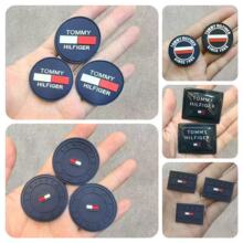 厂家潮牌字母立体PVC滴塑缝标橡胶商标衣服鞋帽车标软胶补丁贴