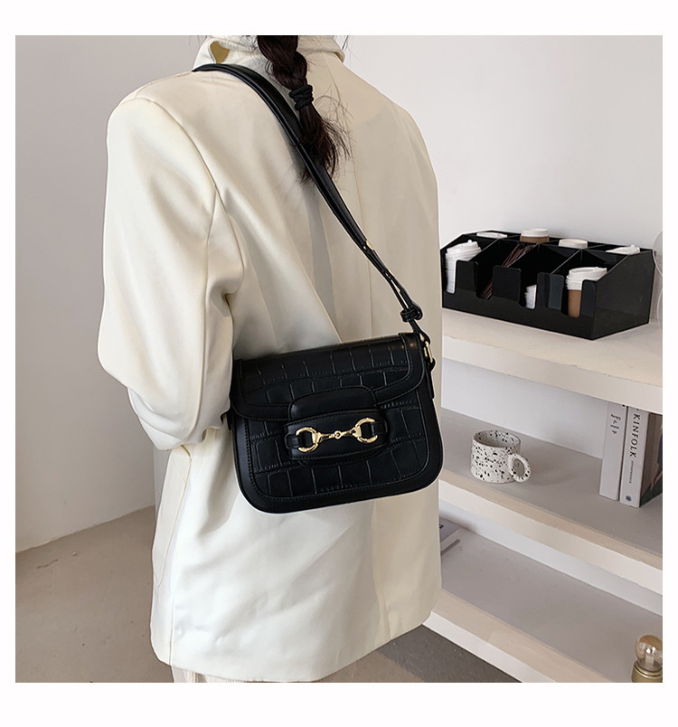 Women 2023 autumn and winter new fashion texture shoulder small square bag foreign style stone crossbody bag_voghion.com