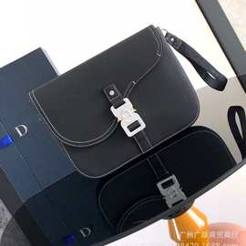 D奥男士黑色纹理小牛皮通勤便携百搭A4马鞍手拿包夹包图片实拍