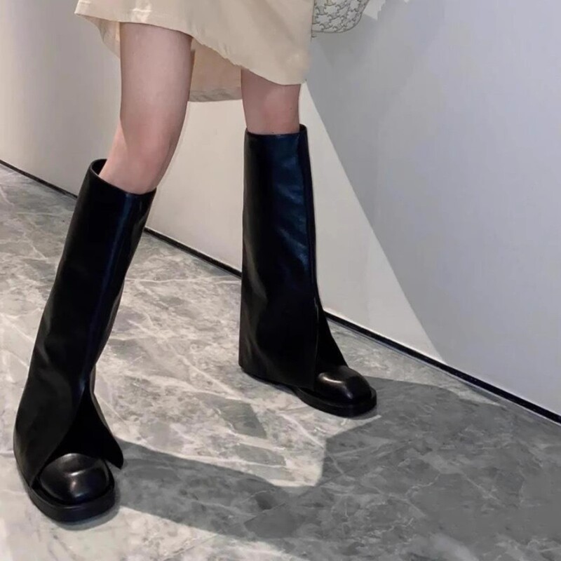虞書欣スターの同じタイプの丸いズボンの靴は街を揚げます。|undefined